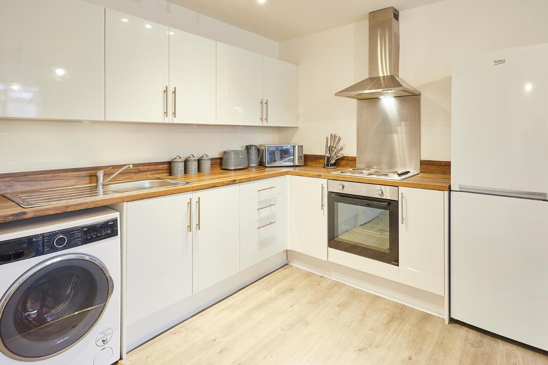 Brand New 1br W/ Full Kitchen *
